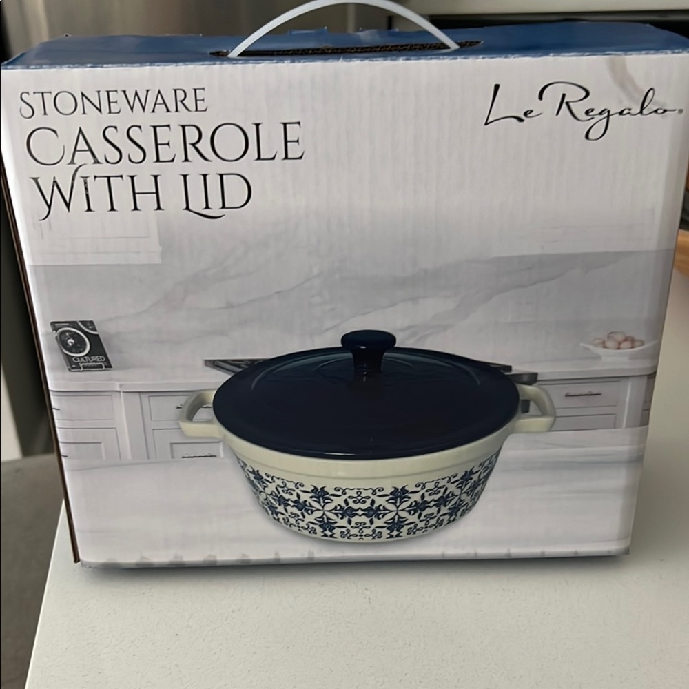 Le Regalo Stoneware Casserole with Lid - new in box